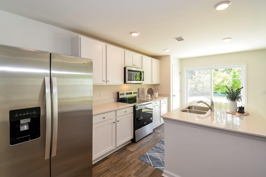 Building Photo - 15 Striker Rd