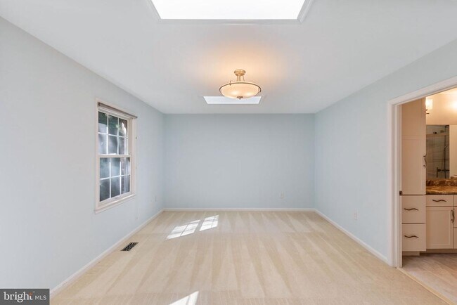 Building Photo - 6860 Williamsburg Pond Ct
