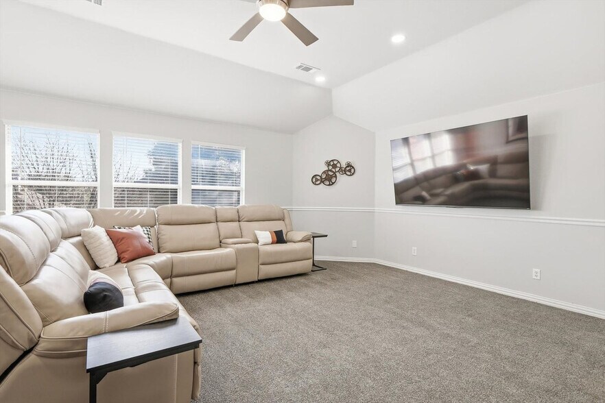 Building Photo - 2008 Vista Dr