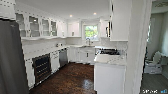 Building Photo - 42 Poe Ct