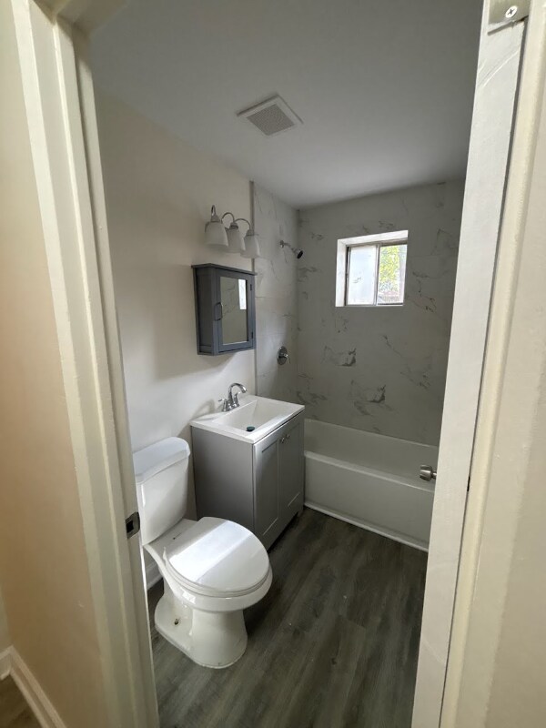 Building Photo - 14605 Des Plaines St