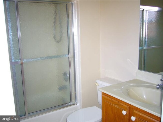 Building Photo - 3402 S Carriage Ct