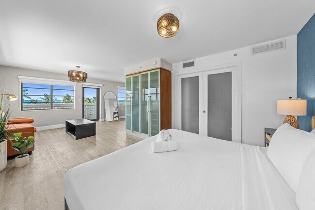 Building Photo - 1024 Ocean Dr