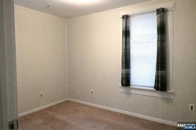 Building Photo - 355 Elm St