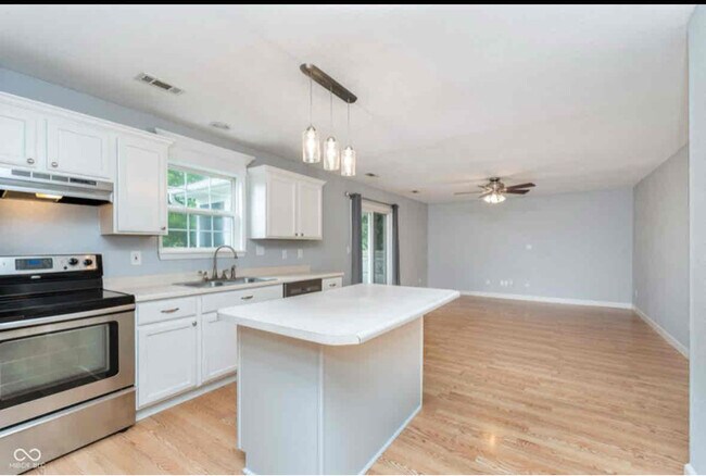 Building Photo - 851 Trotter Ct