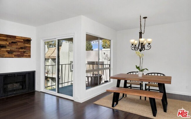 Building Photo - 5845 Doverwood Dr