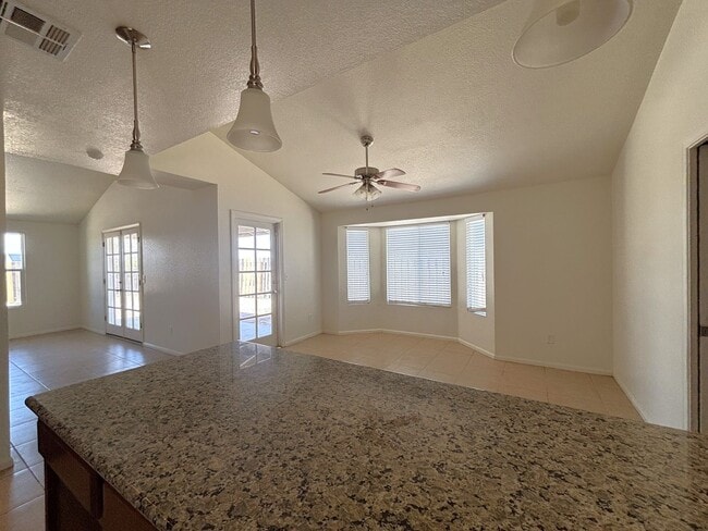 Building Photo - Desert Views!!!!