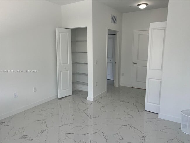 Building Photo - 1010 SW 69th Ave