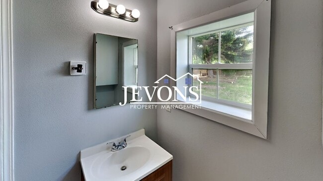 Building Photo - 3-bedroom home near Yakima Valley College ...