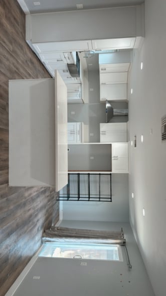 Primary Photo - 14117 Light St