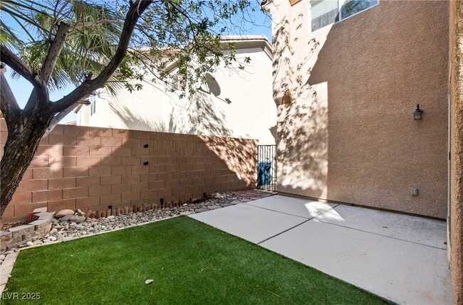 Building Photo - 749 Jewel Tower St