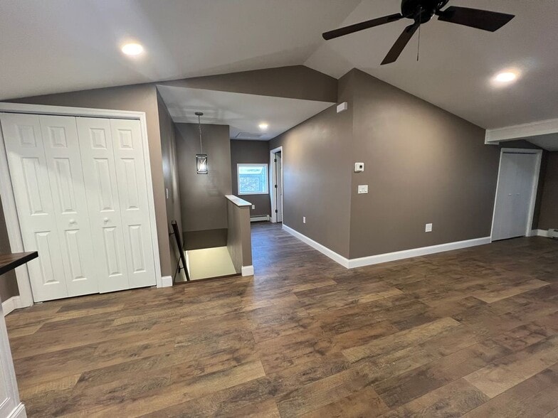 Building Photo - 3790 Redbud Dr