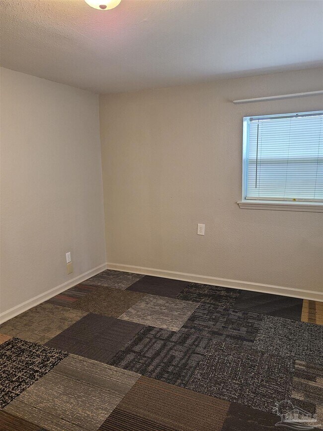 Building Photo - 6970 Klondike Rd