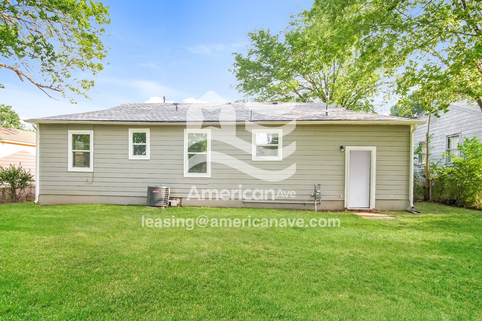 Building Photo - 9 E 49th Pl N