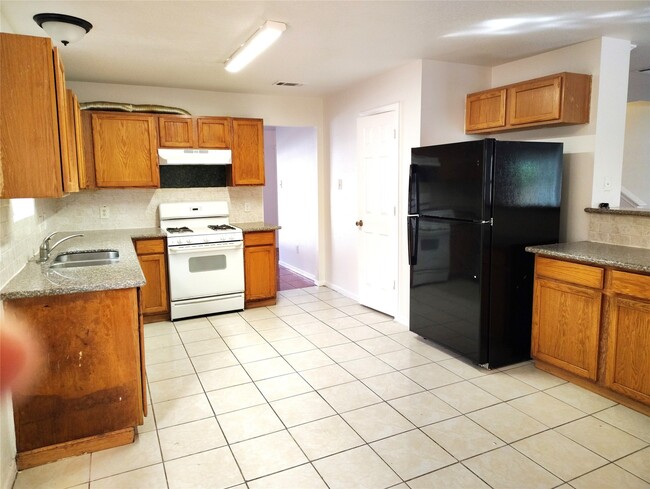 Building Photo - 13835 Purplemartin St