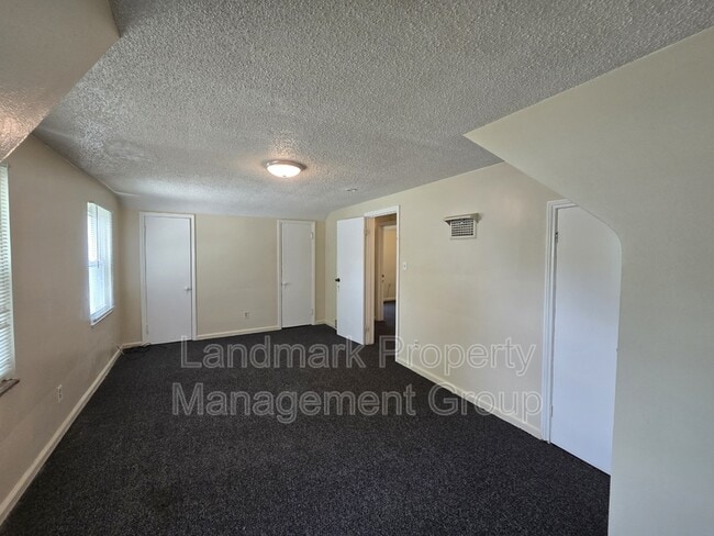 Building Photo - 15205 Maplewood Ave