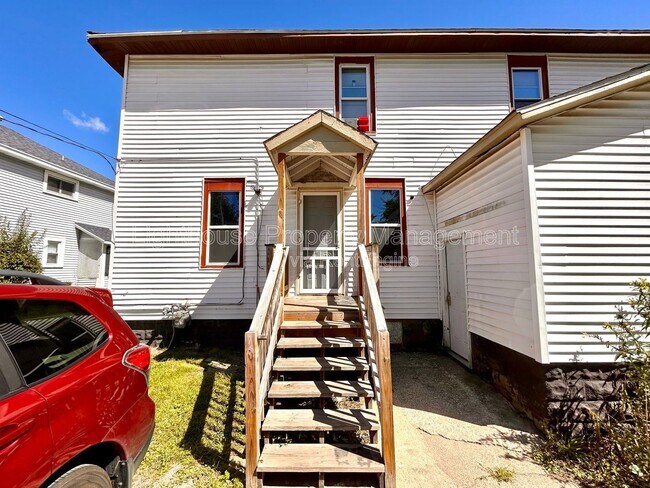 Building Photo - 2825 Sanford St