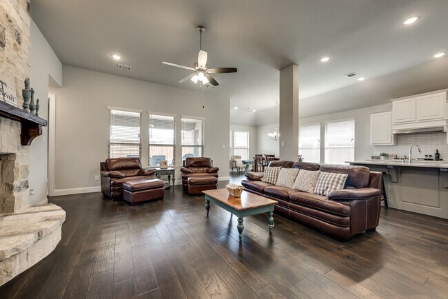 Building Photo - Beautiful Home in Sought-After NWISD!