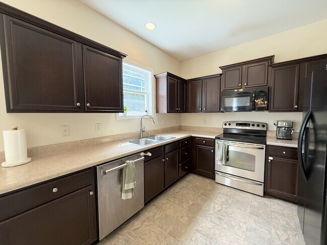Building Photo - 675 Omaha Dr