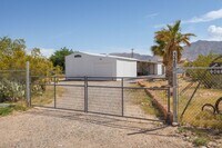 Building Photo - Home in Desert Springs