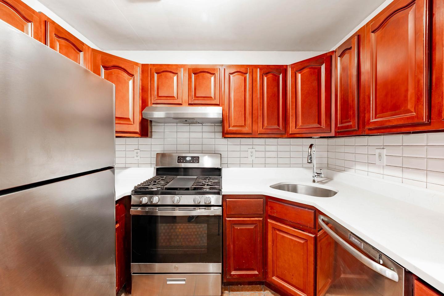 Building Photo - Bright & Airy Brooklyn Home | Comfortable city living