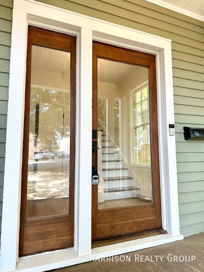 Building Photo - Beautifully Renovated Home In Historic Boy...