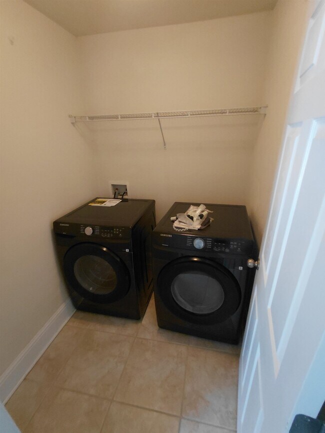 Building Photo - 2633 Fenwood Ct