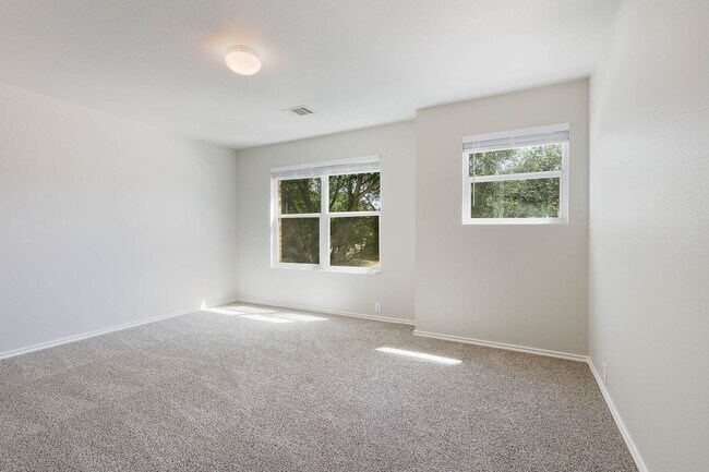 Building Photo - Rare 5 Bedroom Home Available for Immediat...