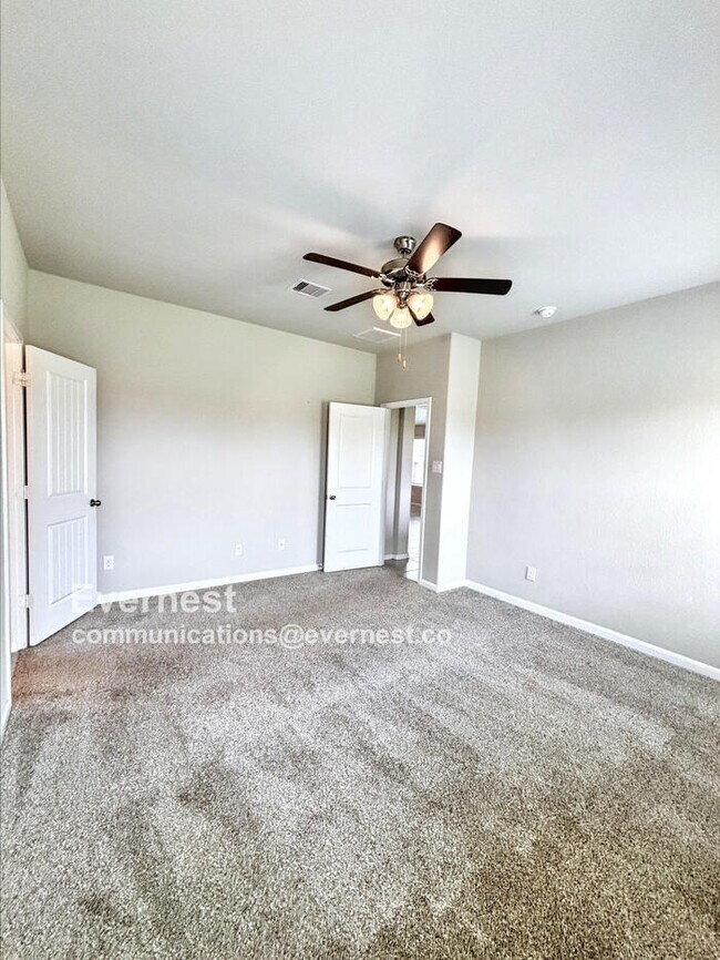 Building Photo - 7418 Highland Chase Dr