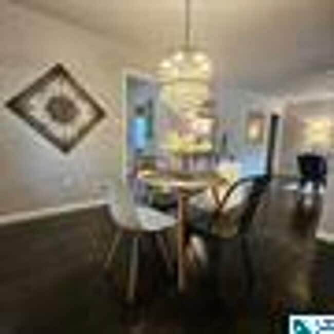 Building Photo - Charming 4 Bedroom, 1 Bathroom house