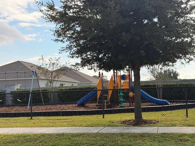 Building Photo - 281 Arbuthnot St