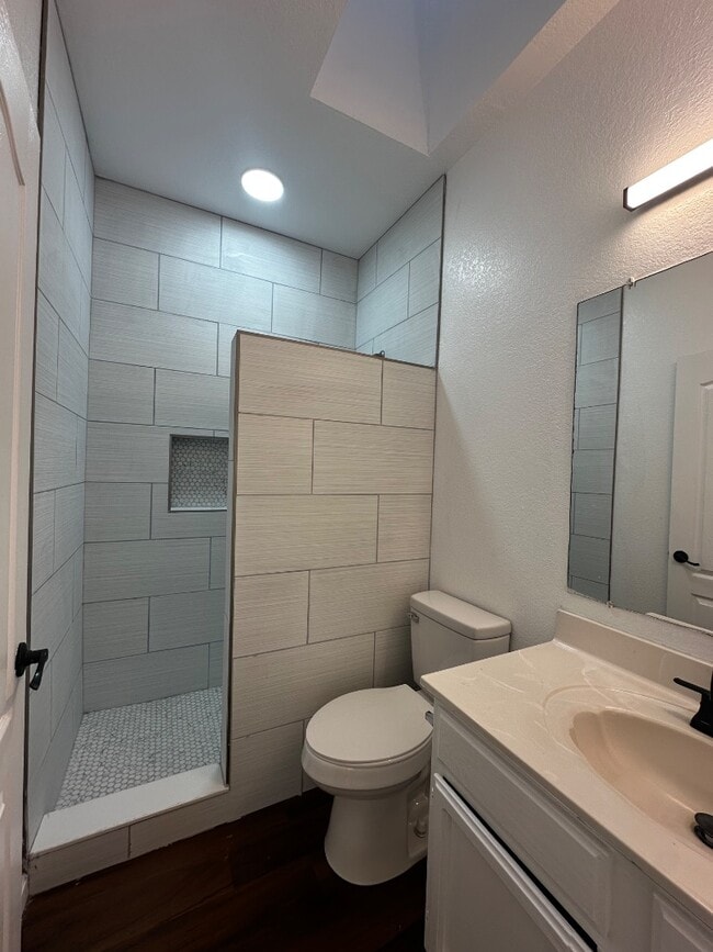 Building Photo - 7600 Plaza Redonda Dr