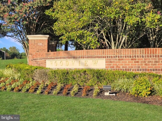 Building Photo - 9902 Woodview Dr