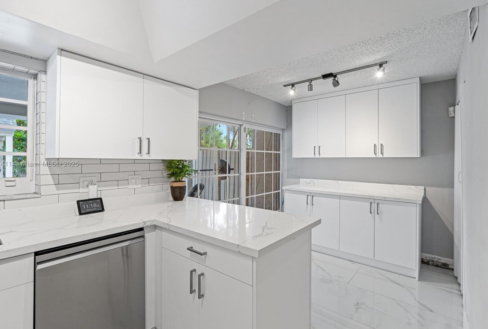 Building Photo - 8351 SW 39th Ct