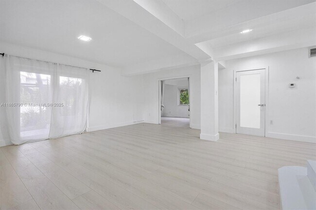 Building Photo - 600 91st St