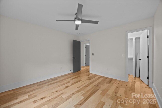Building Photo - 1207 Lakedell Dr