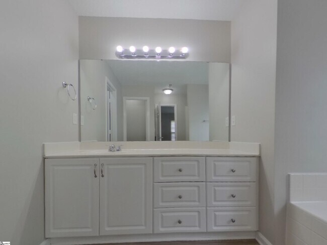 Building Photo - 403 Ashridge Way