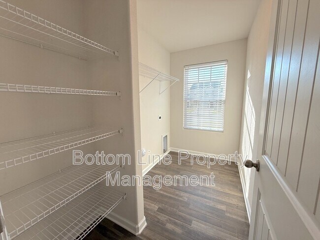 Building Photo - 249 Caley St