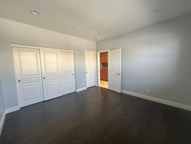 Building Photo - 133 Chantilly