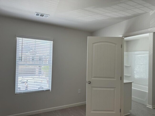 Building Photo - 2292 Blue Monarch Dr