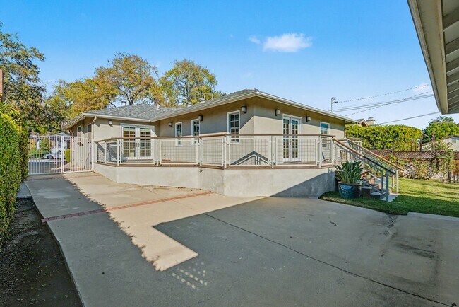 Building Photo - 2450 Queensberry Road • Pasadena 4BR | 3BA |