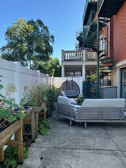 Patio - 1901 S Louie Pkwy