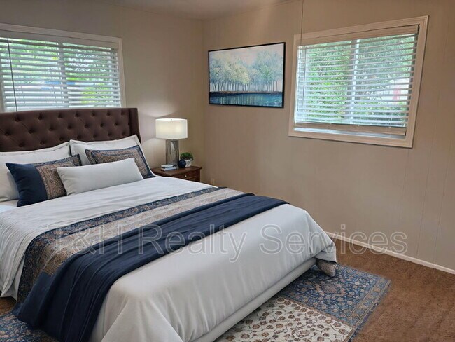 Building Photo - 636 Park Dr