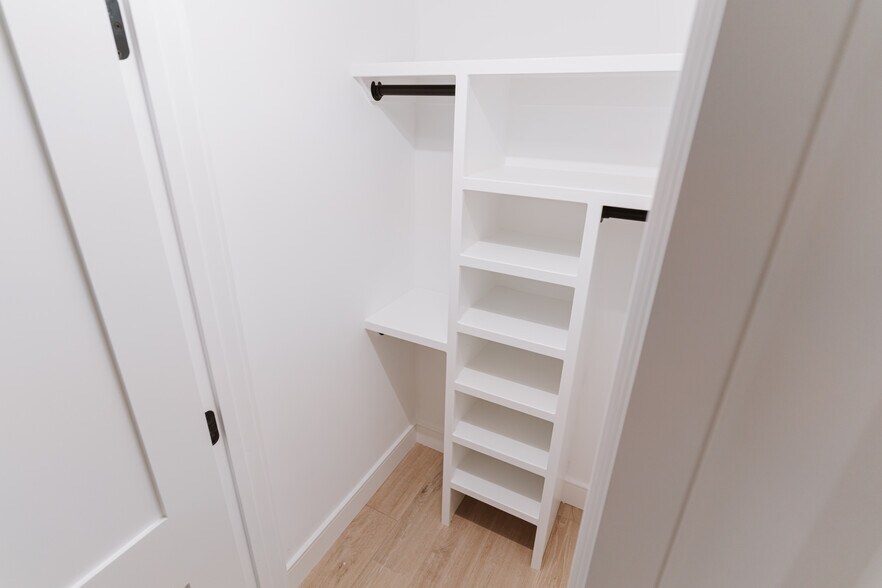 Building Photo - 5 Thurston St