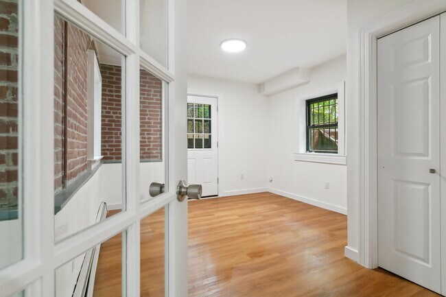 Building Photo - 110 Summit Ave