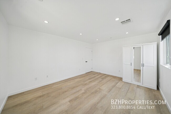 Building Photo - 837 1/2 N Harvard Blvd-837 1/2