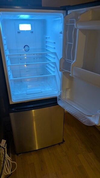 Refridgerator - 3900 Oglethorpe St