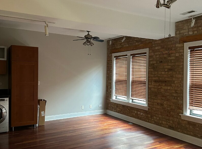 Building Photo - 1360 W Estes Ave