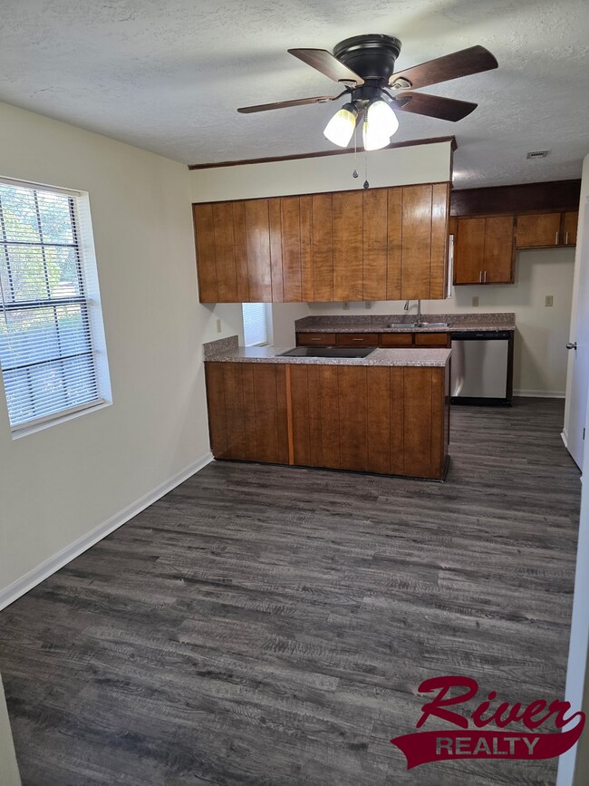 Building Photo - 3-Bed, 2-Bath Home in South Augusta - Larg...