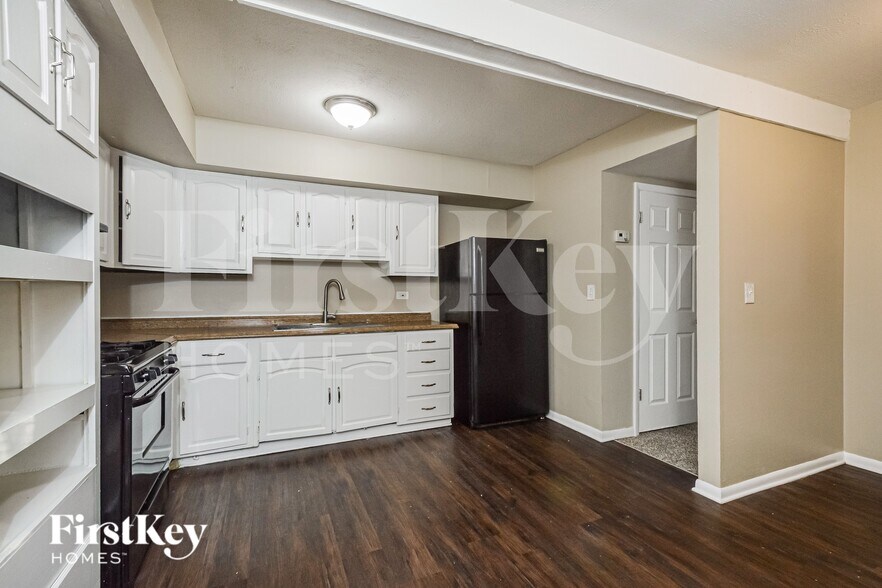 Building Photo - 26646 Elmwood Ave